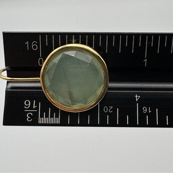 Green Gemstone Drop Earrings Gold Tone Bezel Set Faceted Glass 1.25” Dangle - Picture 3 of 5